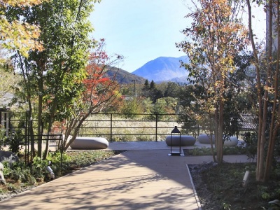 【湯上りテラス】晴れた日には大涌谷が一望