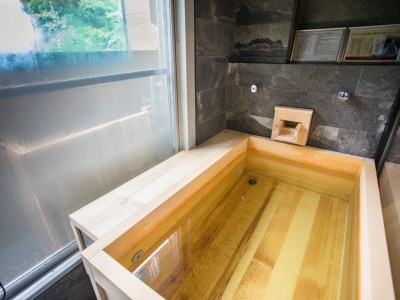 【客室露天風呂】檜露天風呂