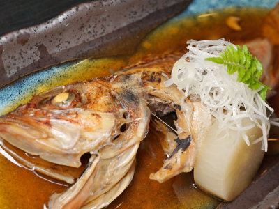 ご夕食の一例（カサゴ姿煮）