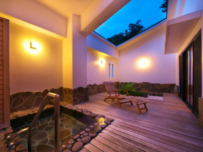 露天風呂付き和洋室「橘」の専用露天風呂