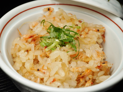 ご夕食の一例（桜えび御飯）