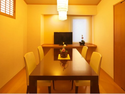 露天風呂付き和室「山吹」専用ダイニングルーム