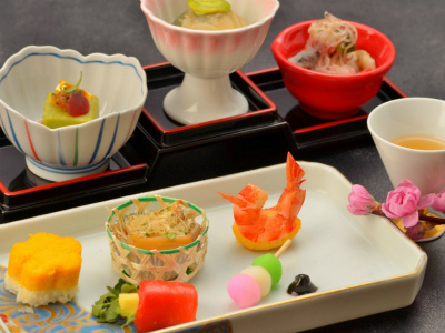 ご夕食の一例（前菜8点盛）