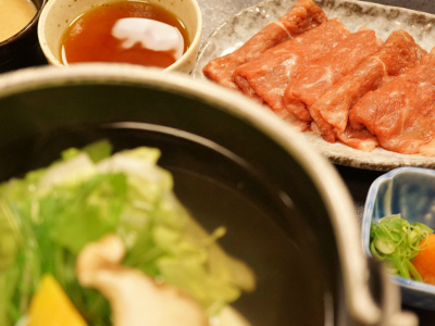 ご夕食の一例（飛騨牛しゃぶしゃぶ）