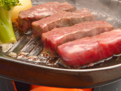 ご夕食の一例（飛騨牛ステーキ）