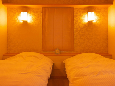 露天風呂付き和洋室「橘」ベッドルーム