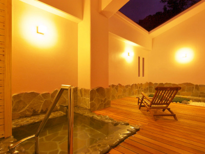 露天風呂付き和洋室「橘」の専用露天風呂