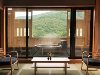 【半露天風呂付きデラックスルーム】