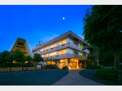 万葉荘外観(夜)