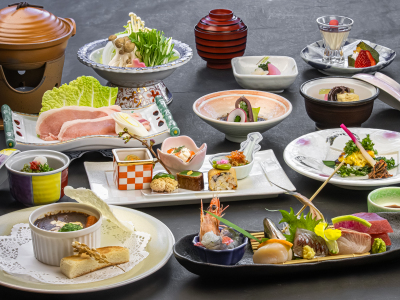 2024年3月・4月【お献立の一例】旬の食材を活かした和洋折衷創作会席膳をご用意致しました。