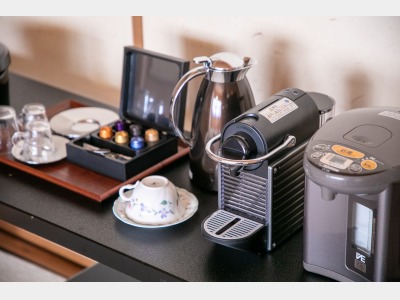 タイプS、A、X、Yのお部屋に、エスプレッソコーヒーマシンを備え付けております。