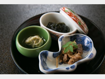【ご朝食一例】 *ふきやの朝食は「釜炊きごはん」が主役。時雨煮、わさびでごはんがまた違う味わいに。