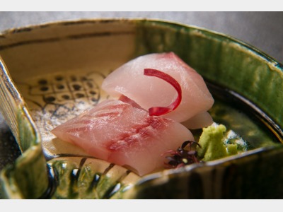 【ご朝食一例】 *さっぱりとした口当たりのお造り。湯河原の海の幸は、かの文豪も愛したことでしょう。