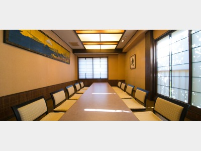 【過ごし方のご提案】 *ルーム翁（おきな） 定員4～12人。 堀ごたつのある和風部屋。