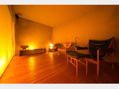 灯りと椅子と癒しの空間を ご用意いたしております