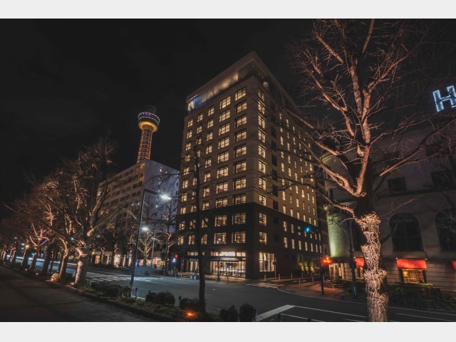 ＴＨＥ　ＧＡＴＥ　ＨＯＴＥＬ　横浜　ｂｙ　ＨＵＬＩＣ 外観　夜