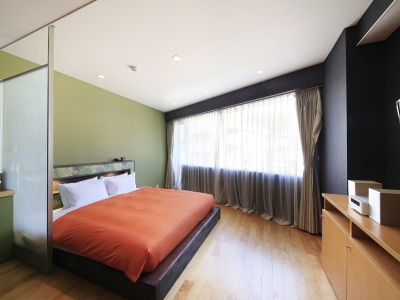 【洋室】キングベッド（一例）