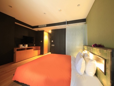 【洋室】キングベッド（一例）