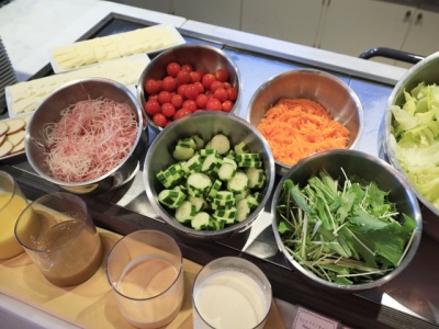 ビュッフェ：ご朝食◆彩り豊かで新鮮なお野菜も取り揃えております　※イメージ