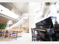 ���E���W