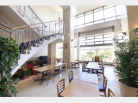 ���E���W