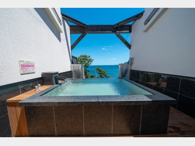 展望貸切露天風呂『風』御影石・伊豆石