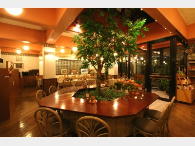 海側のレストラン　椅子席40・座敷席30