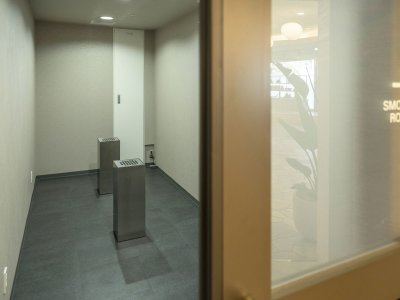 喫煙は館内の喫煙スペースでお願いいたします。