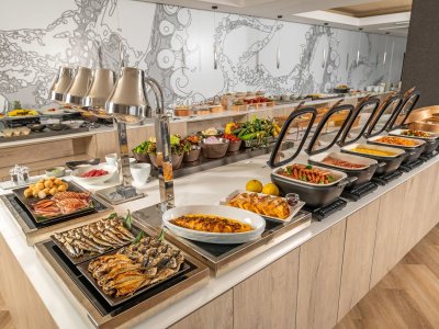 アタガワ ボールド キッチン　ご朝食の [約70種の豪華和洋] ビュッフェ