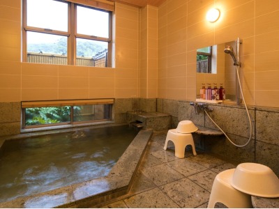 天然温泉源泉かけ流しの貸し切り風呂