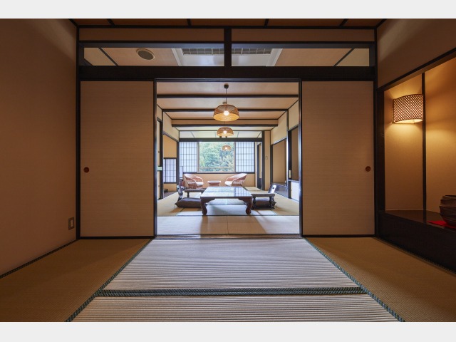 花のおもてなし　南楽 野の花亭　数寄屋造次の間付和室一例