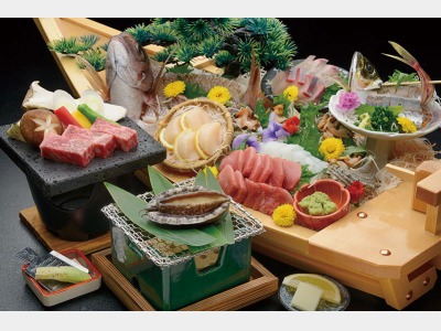 夕食イメージ（舟盛りは4人前、あわび・肉は選択）