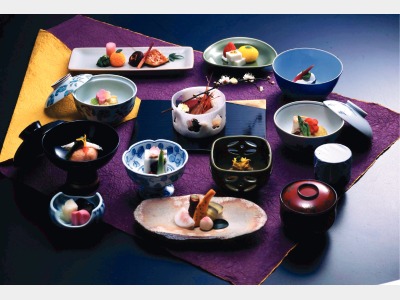 夕食一例（月替り特選会席料理）