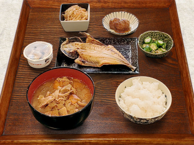 朝食　日替わりで干物が変わります♪