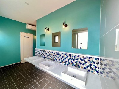 トイレ＆シャワー棟