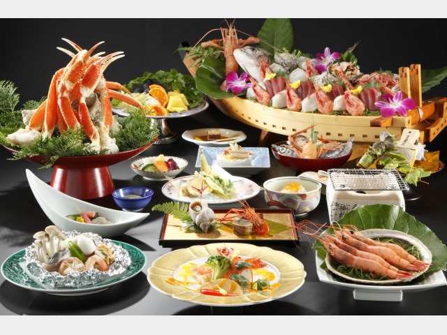 夕食一例(ズワイガニと駿河湾の幸満載の磯料理)