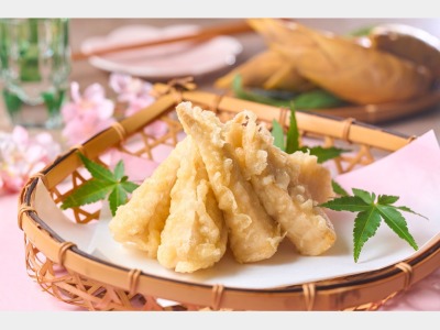 26年4月1日～26年6月30日春の季節の料理イメージ（筍の天ぷら）