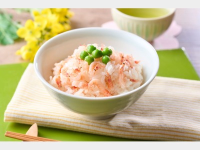 26年4月1日～26年6月30日春の季節の料理イメージ（桜エビの炊きたてご飯）