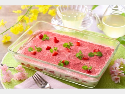 26年4月1日～26年6月30日春の季節の料理イメージ（苺のティラミス）