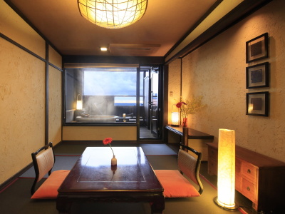 温泉露天風呂付和室／レトロでモダンな内装が人気