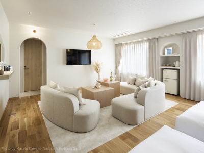 【新客室】カルテットルーム／部屋中央のソファでは、グダグダしながらトークに花が咲きます