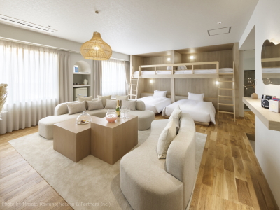 【新客室】カルテットルーム／鏡やライト、ドライフラワーなどで飾られたフォトジェニックな客室