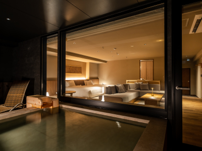 【新客室】温泉露天風呂付スイートルーム／足を伸ばして寛げる温泉露天風呂