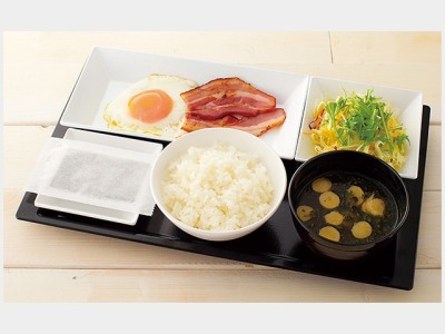 ベーコンエッグ和定食