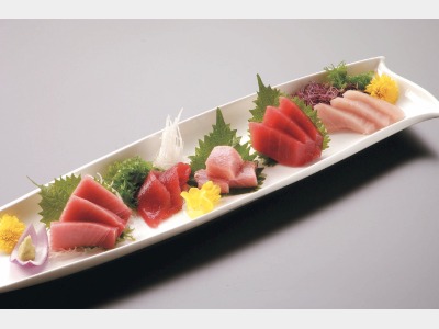 夕食イメージ（マグロ五種盛り）