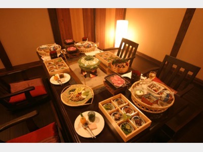 夕食一例（くちなし亭　春の食事）