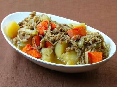 朝食一例（スタッフ特製肉じゃが）