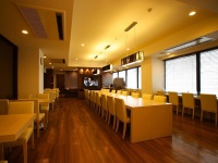 ���E���W