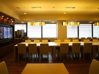 ���E���W