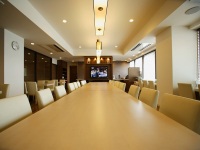 ���E���W